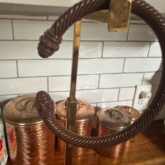 Twisted wire bracelet. - Picture 2 of 3